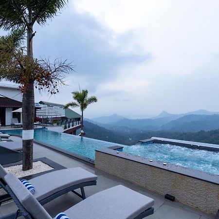The Panoramic Getaway Hotel Мунар Екстериор снимка The swimming pool at the resort