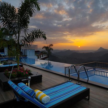The Panoramic Getaway Hotel Мунар Екстериор снимка