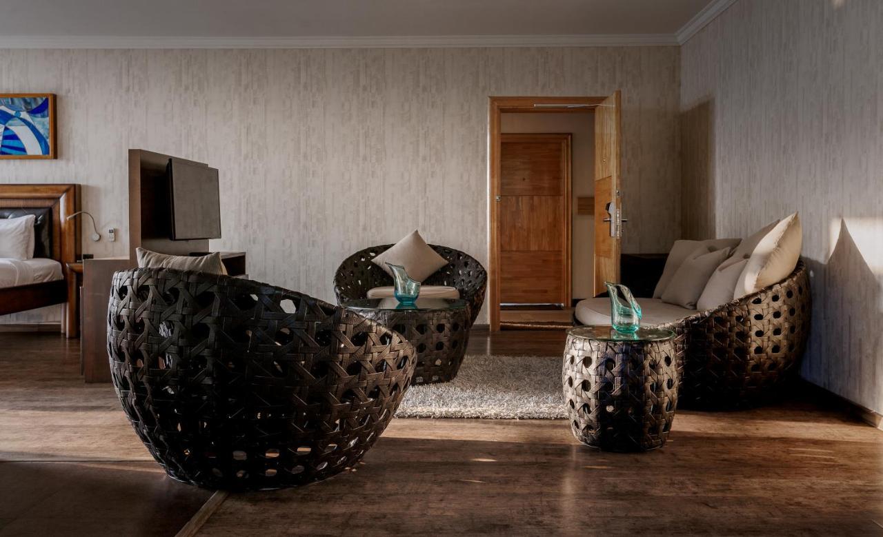 The Panoramic Getaway Hotel Мунар Екстериор снимка The interior of a suite at the Mandarin Oriental, Munich