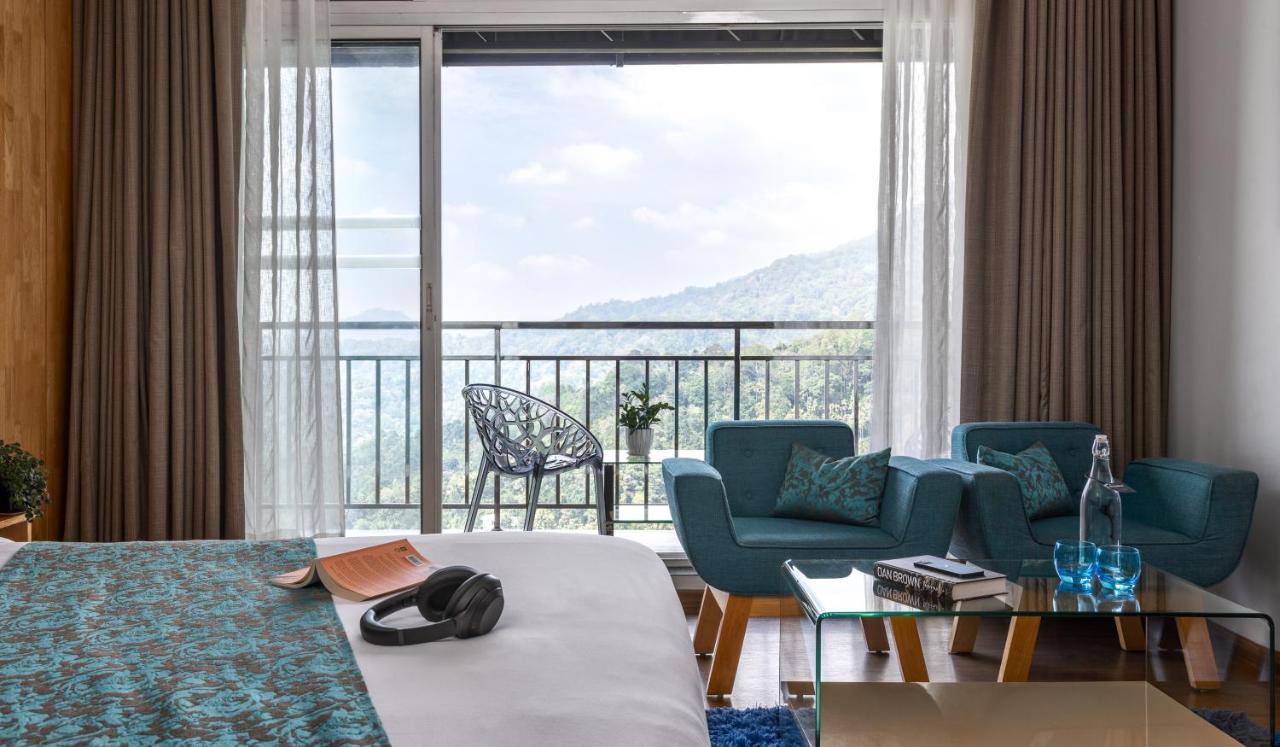 The Panoramic Getaway Hotel Мунар Екстериор снимка A room at the hotel