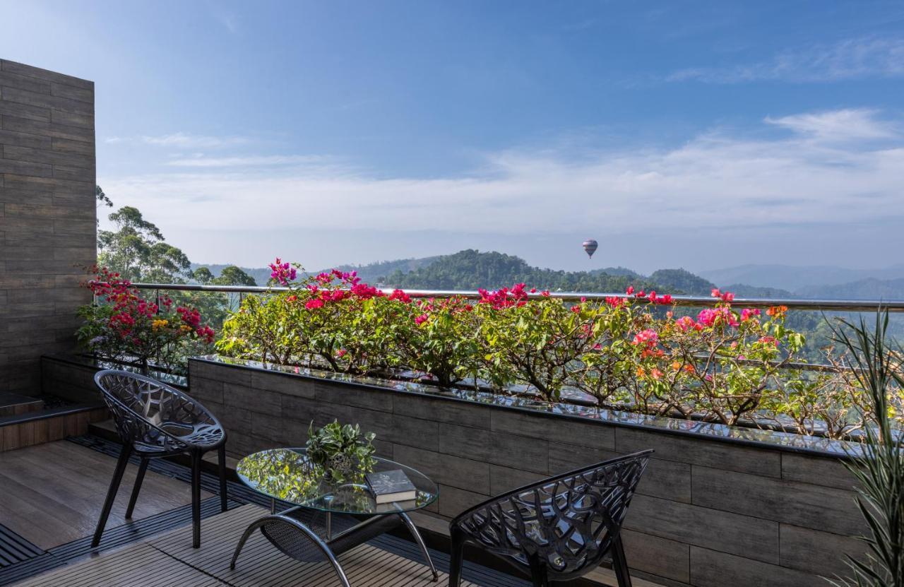The Panoramic Getaway Hotel Мунар Екстериор снимка View from the hotel