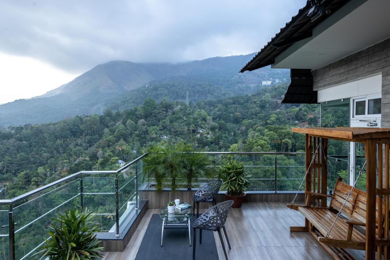 The Panoramic Getaway Hotel Мунар Екстериор снимка View of the mountain from the balcony of a house in the village