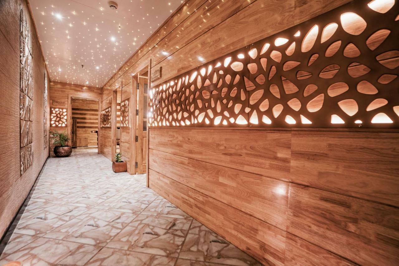 The Panoramic Getaway Hotel Мунар Екстериор снимка The interior of the hotel