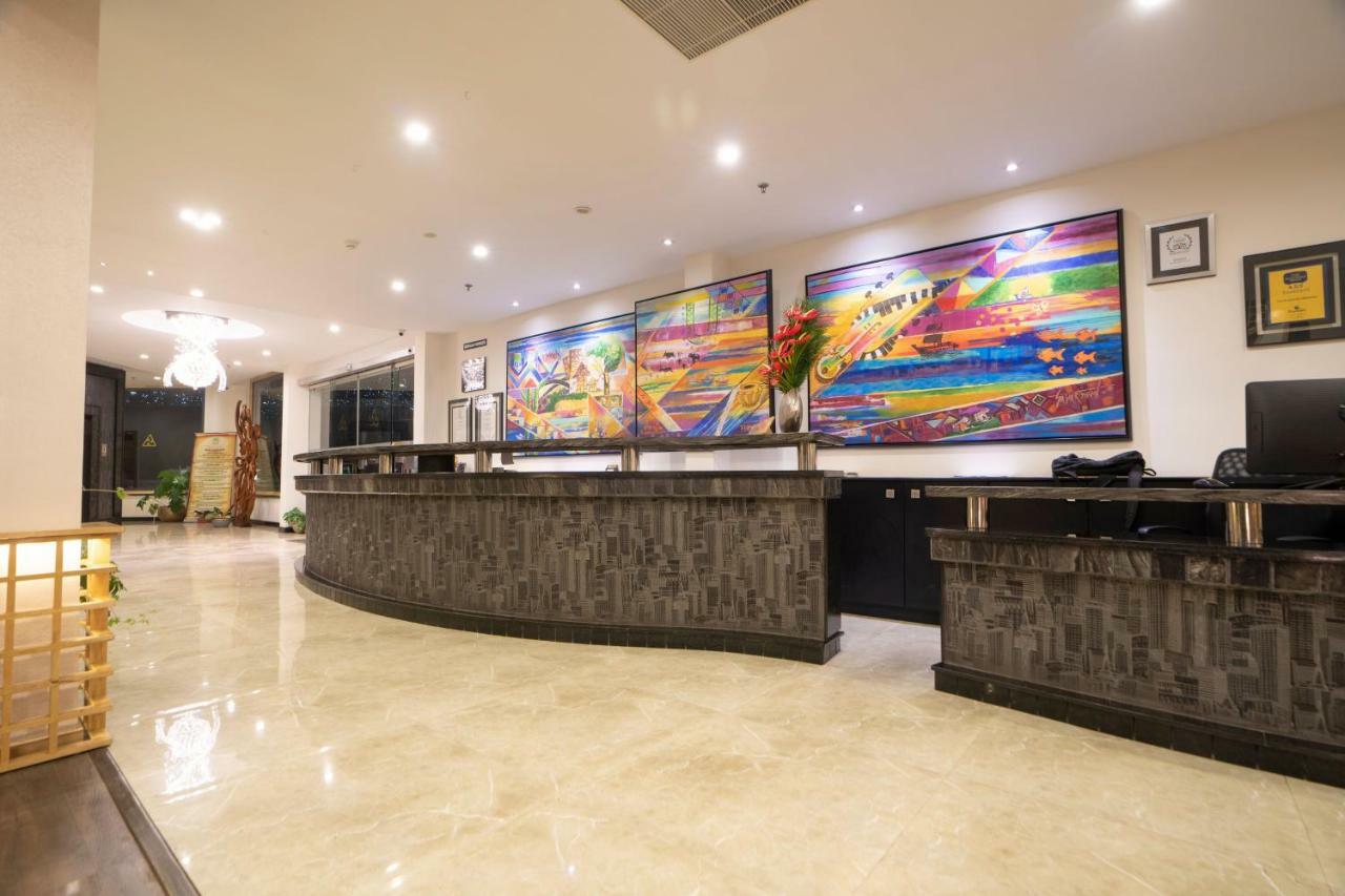 The Panoramic Getaway Hotel Мунар Екстериор снимка Reception